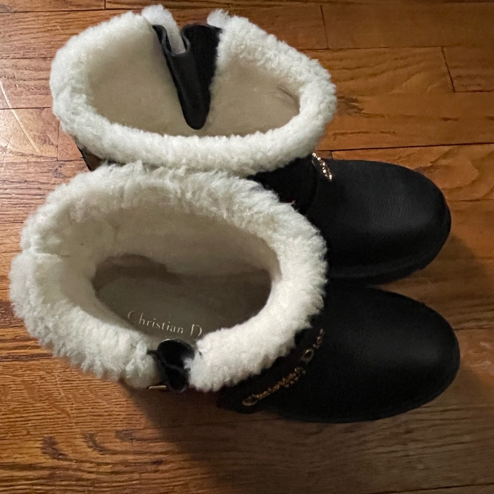 Dior Black and Cream Shearling Boots - Picture 2 of 16